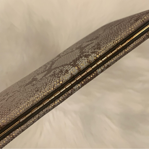 Sondra Roberts Animal Print Snakeskin Gold Interior Clutch - Picture 6 of 10